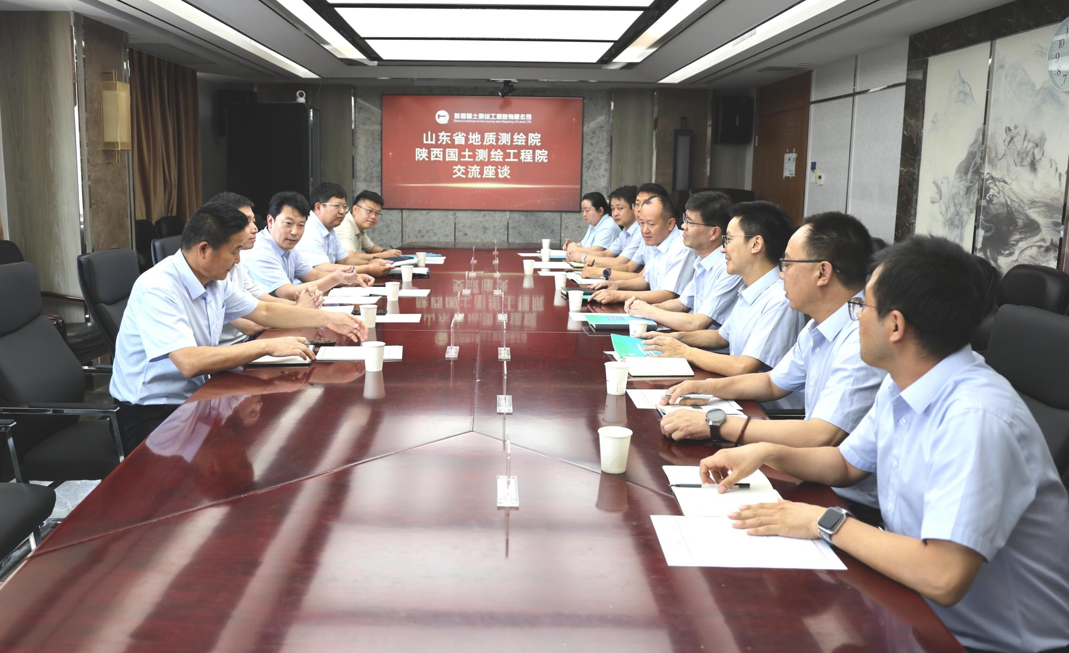 山東省地質(zhì)測(cè)繪院與陜西國(guó)土測(cè)繪工程院座談交流